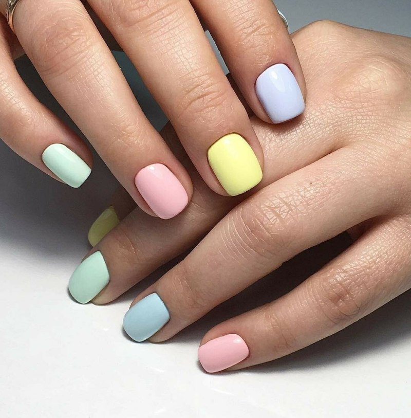 Летний маникюр однотонный