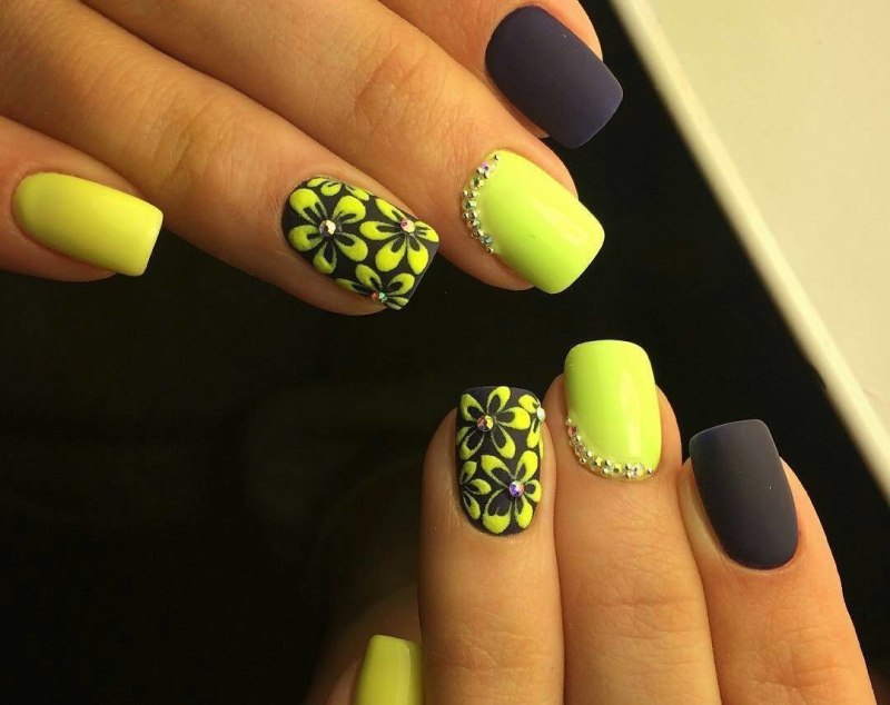 Жёлтый маникюр