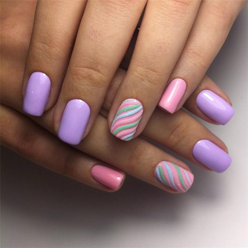 Маникюр фиолетовый с розовым