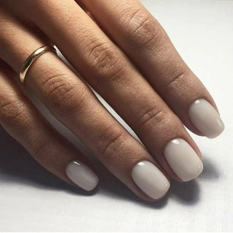 Молочный маникюр