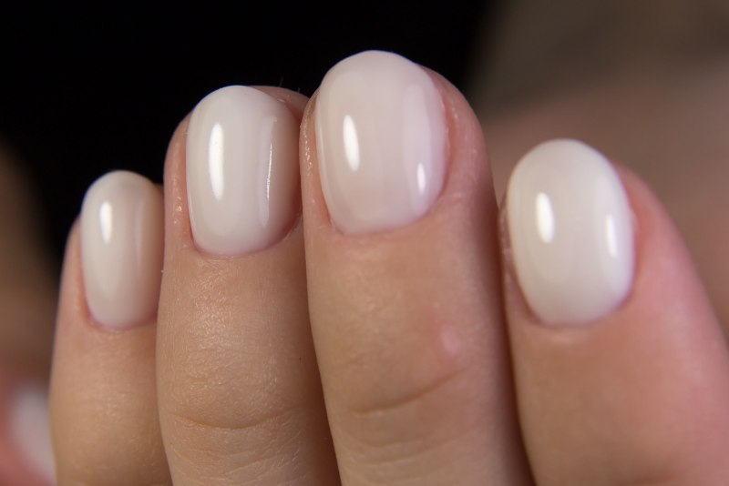 Ногти гель лак молочные