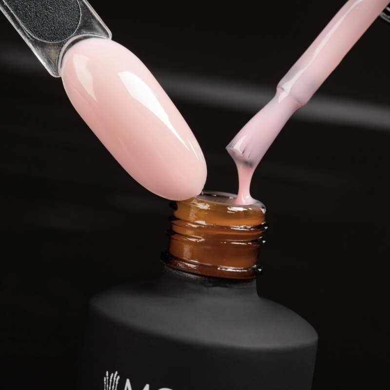 Маникюр камуфляжным гелем