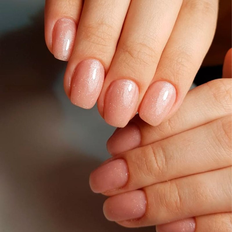 Молочный маникюр