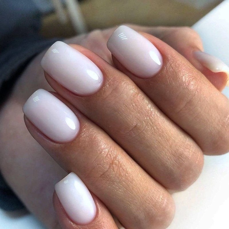 Ногти молочного цвета