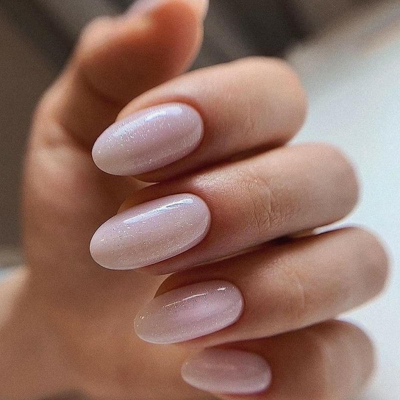 Маникюр молочная база