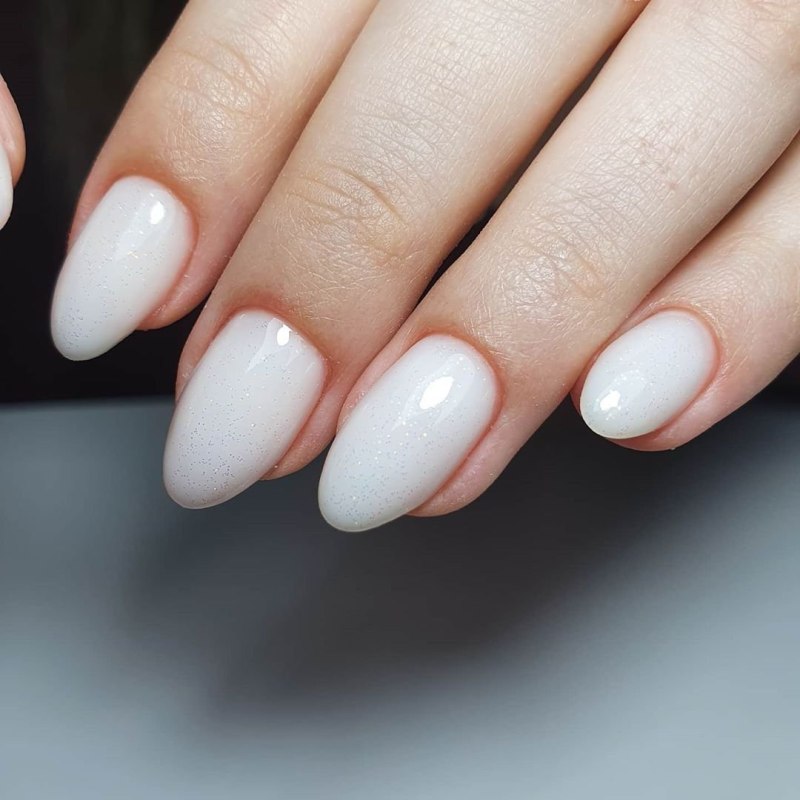 Молочный градиент маникюр