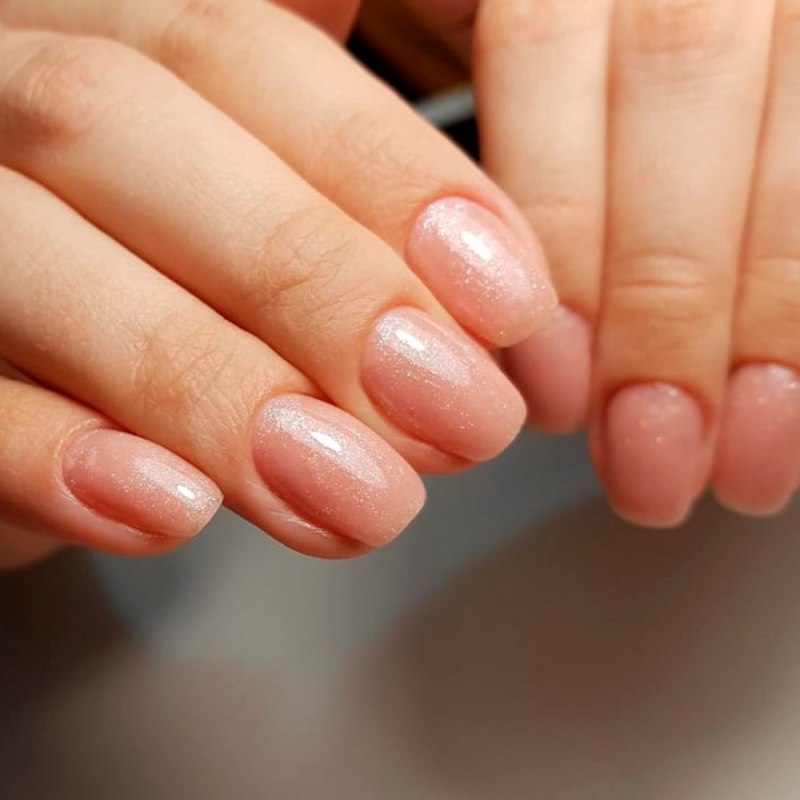 Молочный маникюр