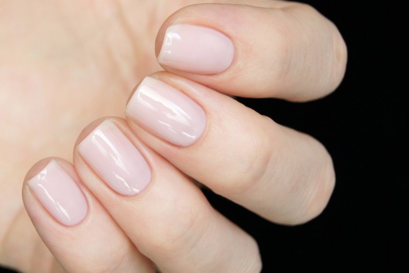 Маникюр камуфляжной базой