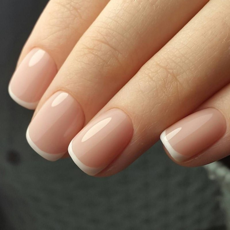 Нюдовый молочный маникюр 2021