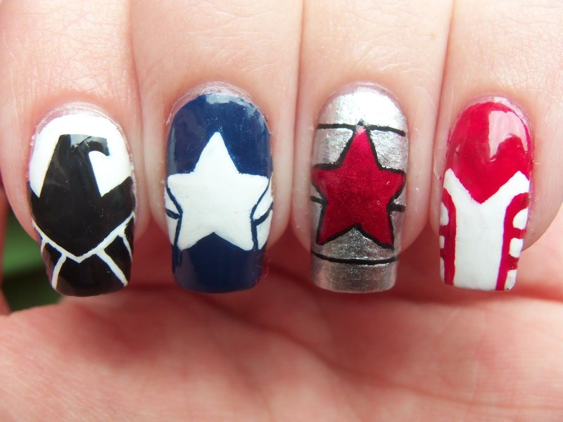 Маникюр чудо женщина