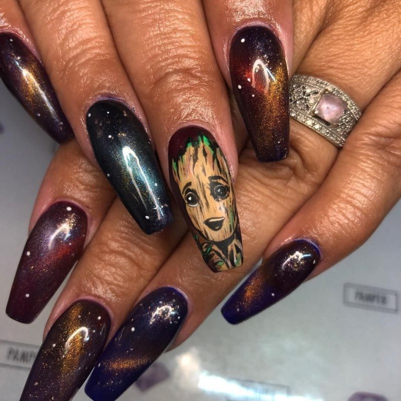 Маникюр Капитан Марвел