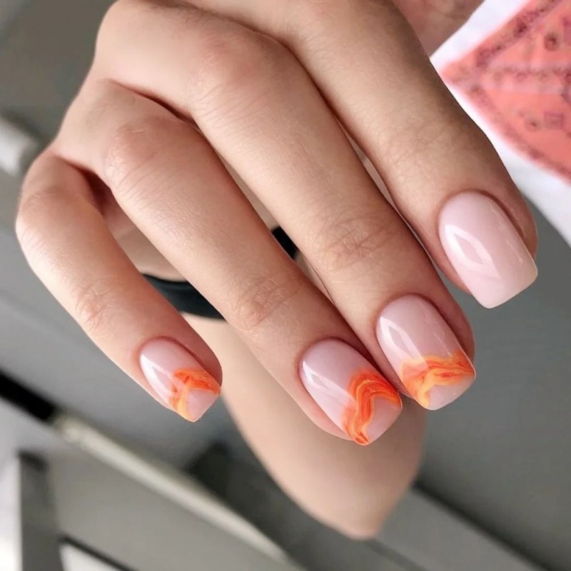 Белый мраморный маникюр