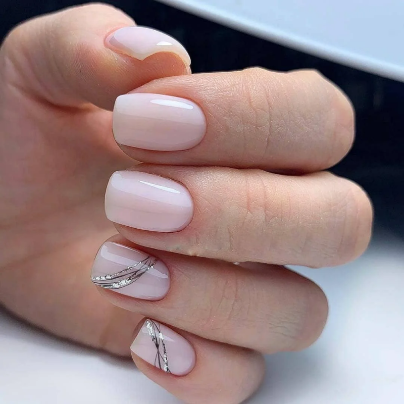 Маникюр нюд на короткие ногти 2021