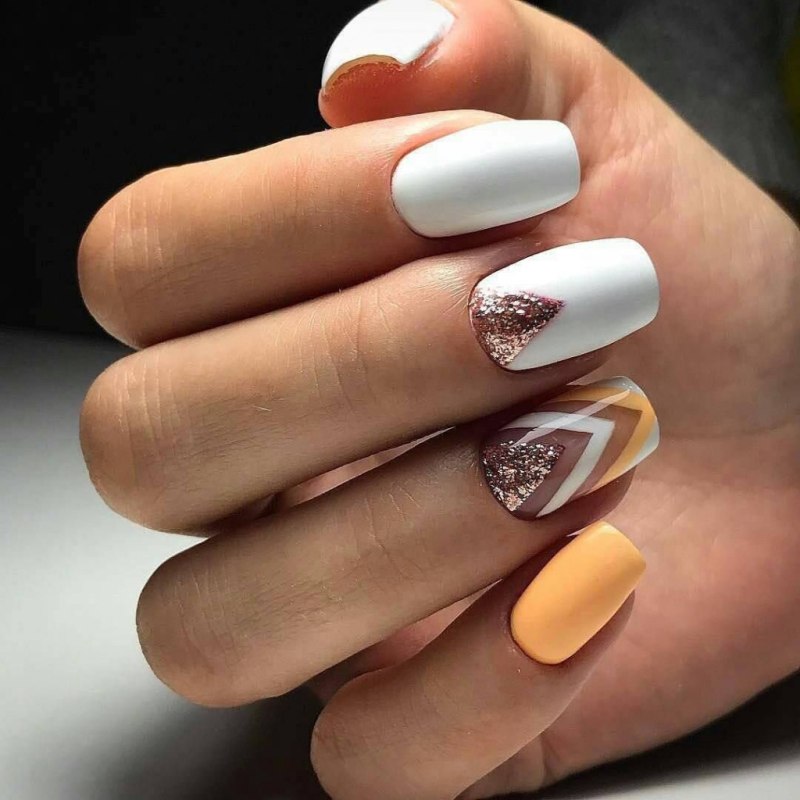 Необычный маникюр на короткие ногти