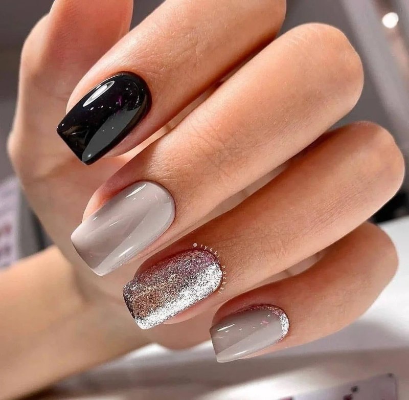 Светлый нюдовый маникюр