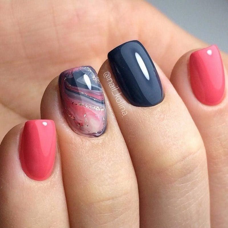 Интересный маникюр на короткие ногти