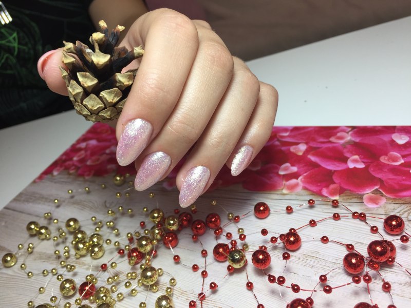 Ногти однотонные с блестками