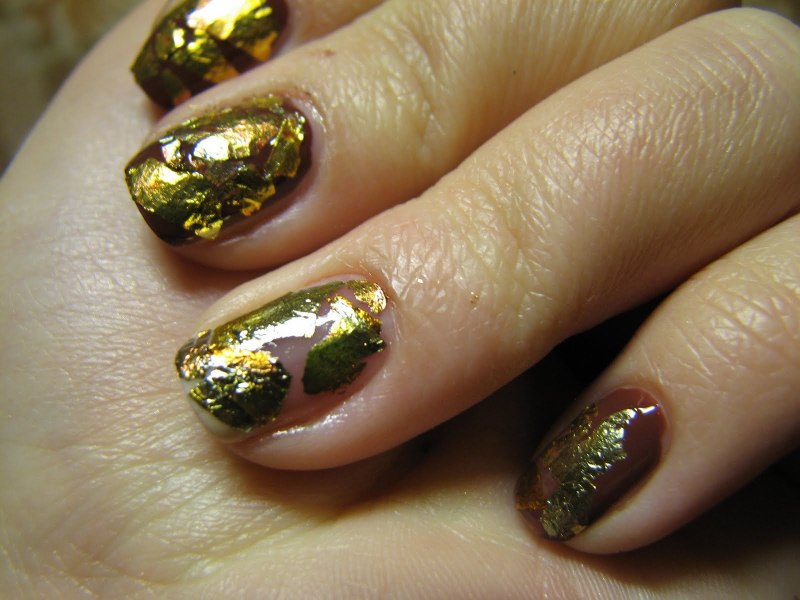 Маникюр с поталью 2021