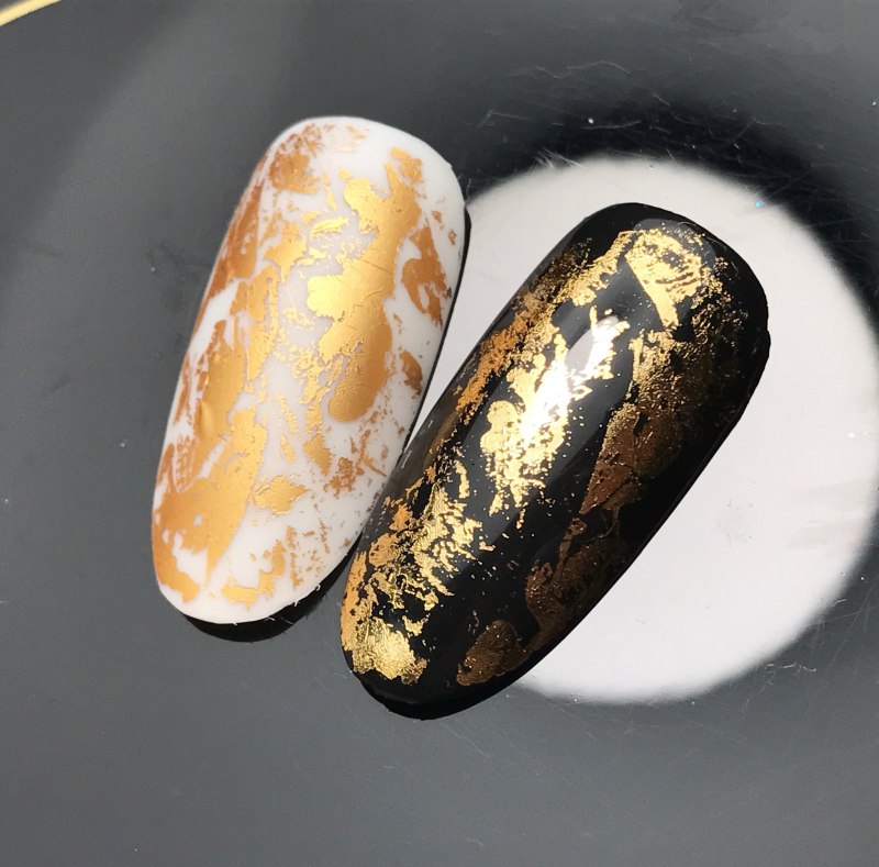 Маникюр с поталью 2021