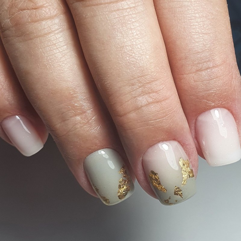 Маникюр с поталью 2022