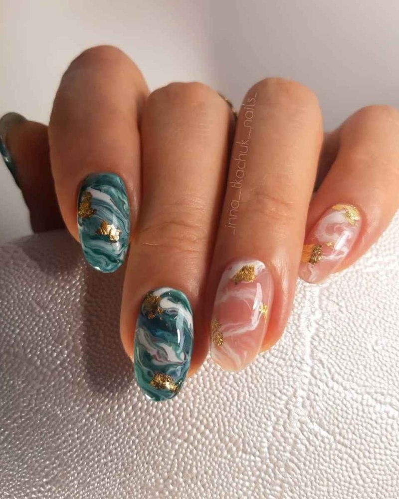 Идеи маникюра с фольгой