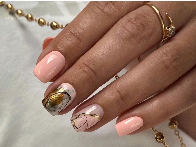 Маникюр с фольгой