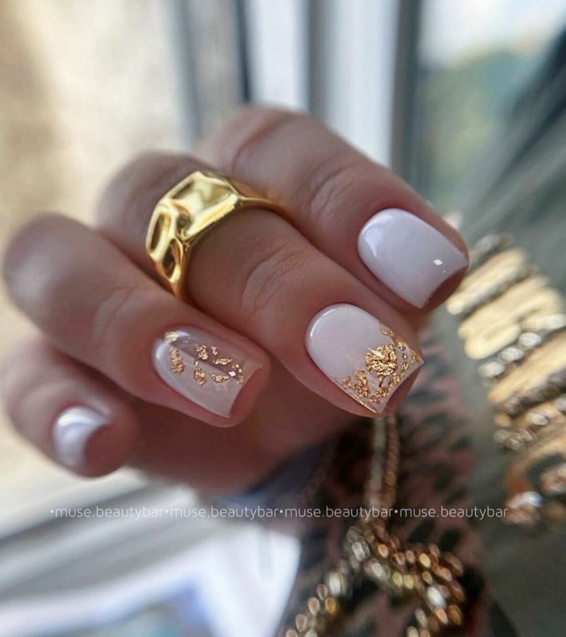 Серо-голубой маникюр с фольгой