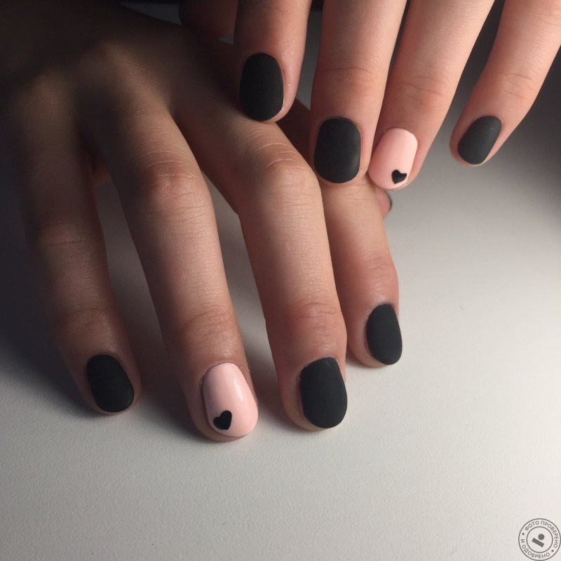 Серый маникюр на короткие ногти