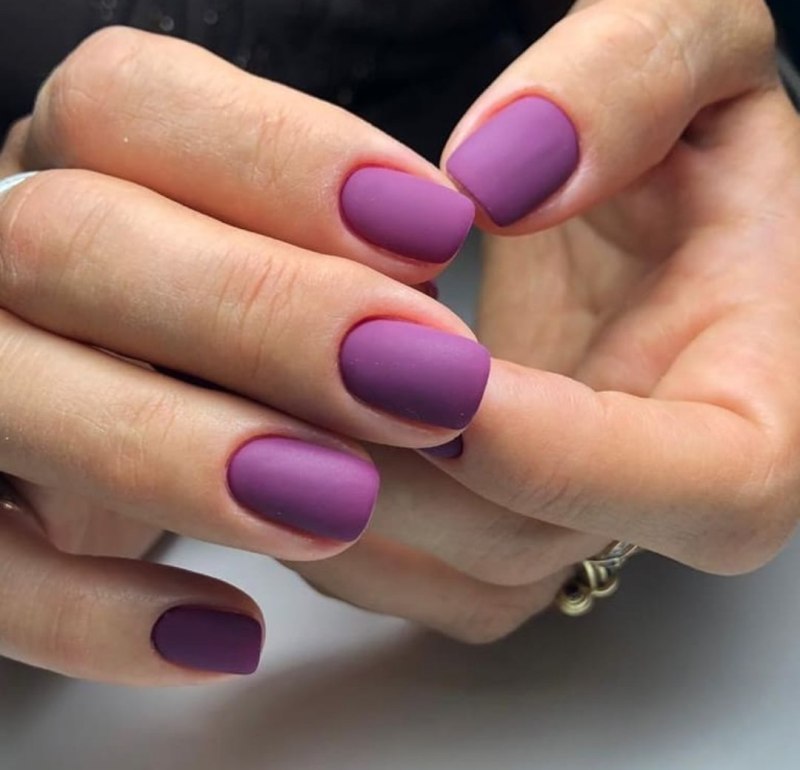 Красивый матовый маникюр