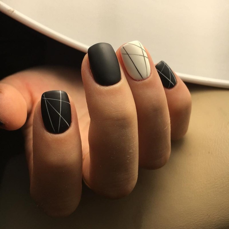 Фиолетовый матовый маникюр