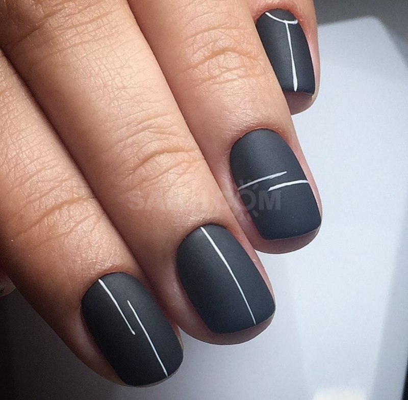 Фиолетовый матовый маникюр