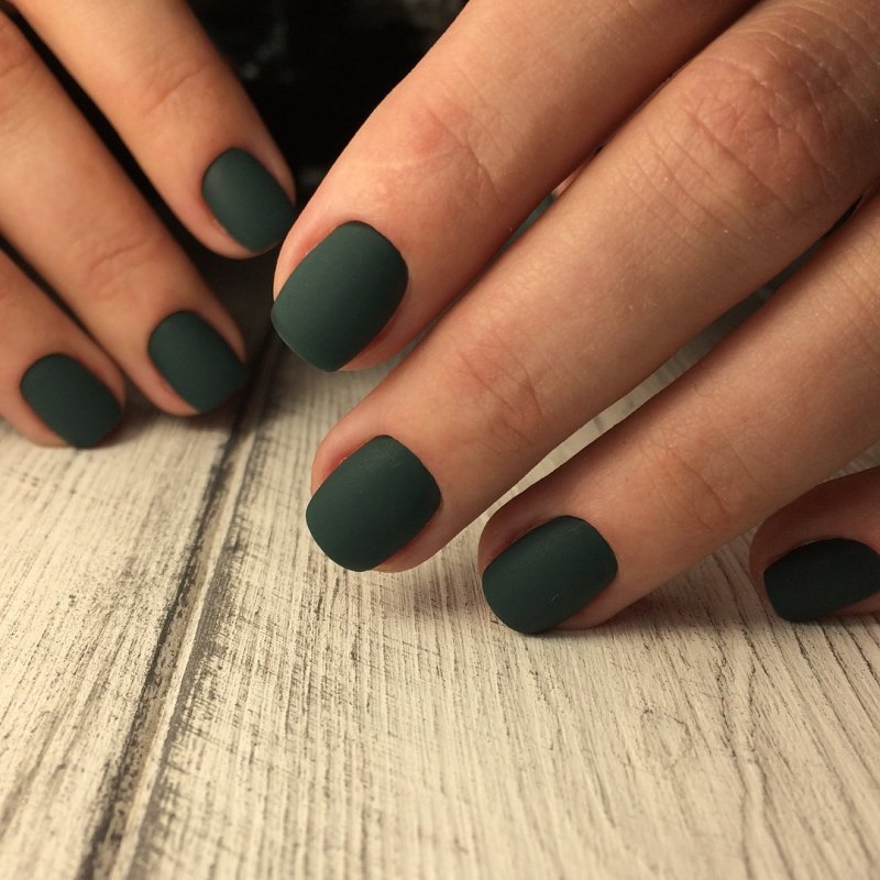 Маникюр розовый с черным