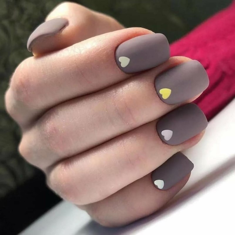 Чёрный матовый маникюр на короткие ногти