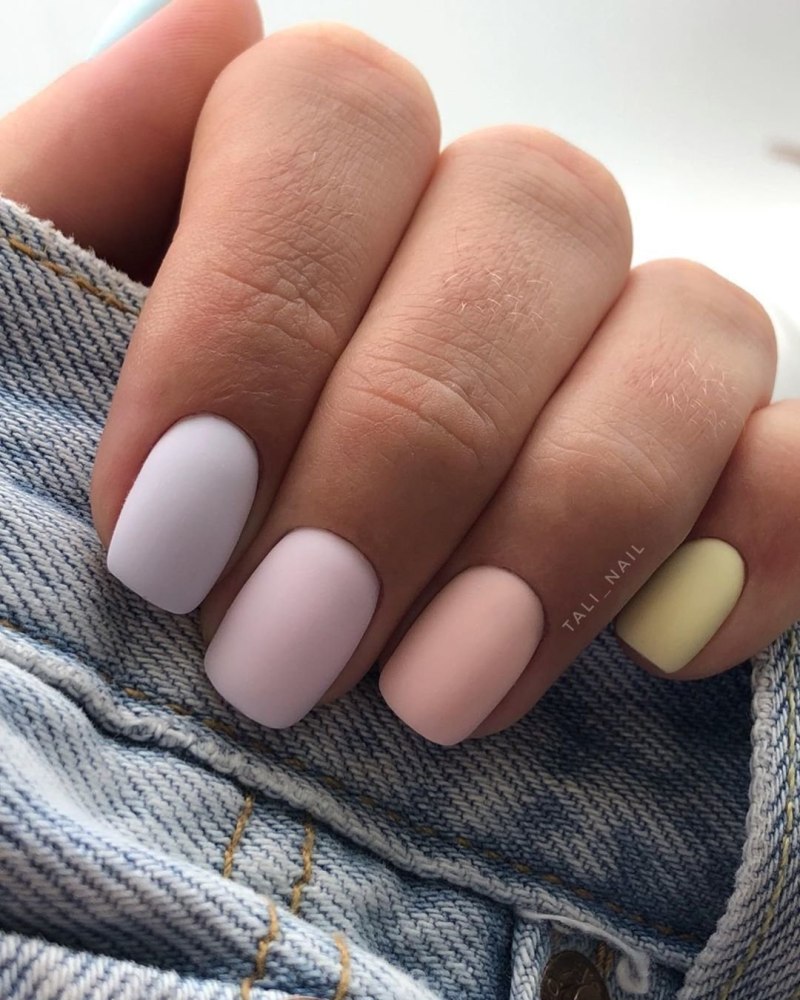 Голубые матовые ногти