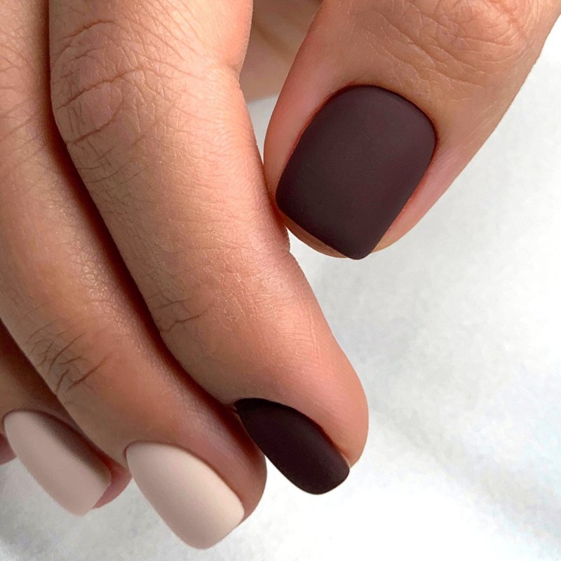 Матовый маникюр пастельных тонов