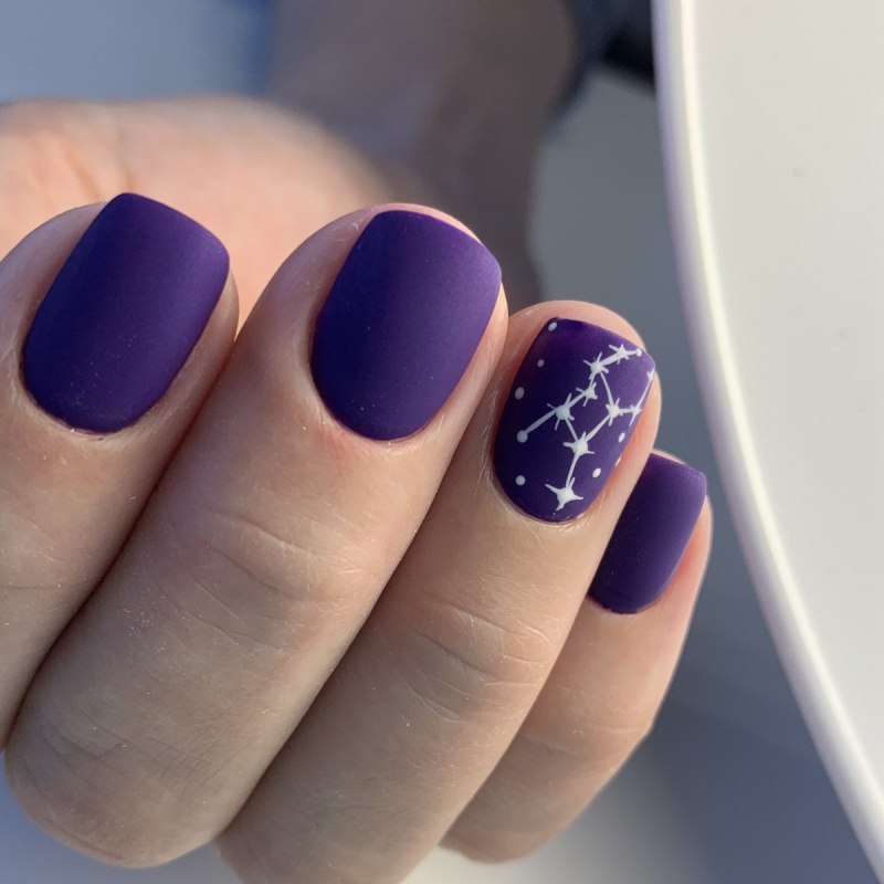 Бордовый маникюр на короткие ногти