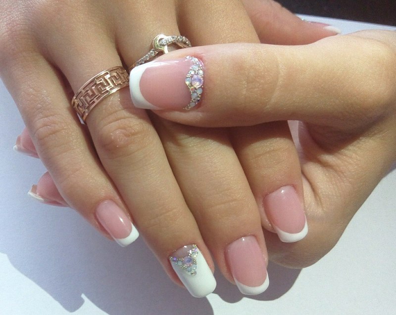 Красивый французский маникюр