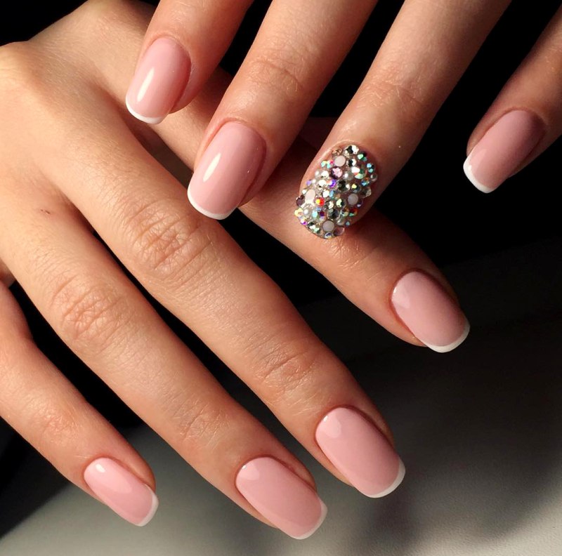 Французский маникюр на короткие ногти