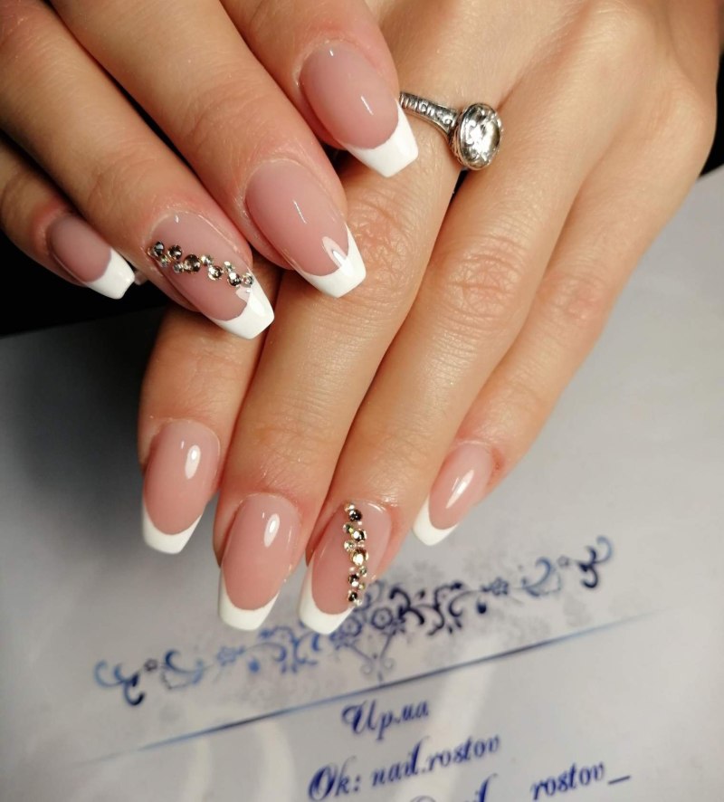 Классический френч со стразами