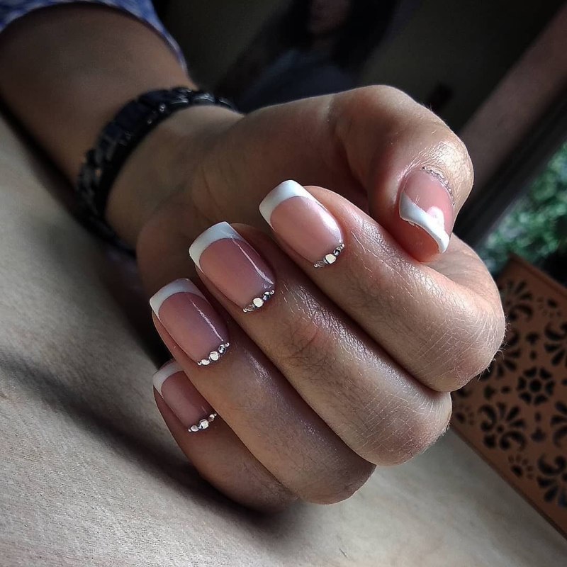 Блестящий френч Миллениум миндаль