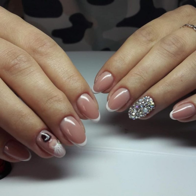 Французский маникюр на короткие ногти