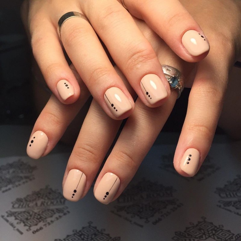 Матовый маникюр на короткие ногти однотонный