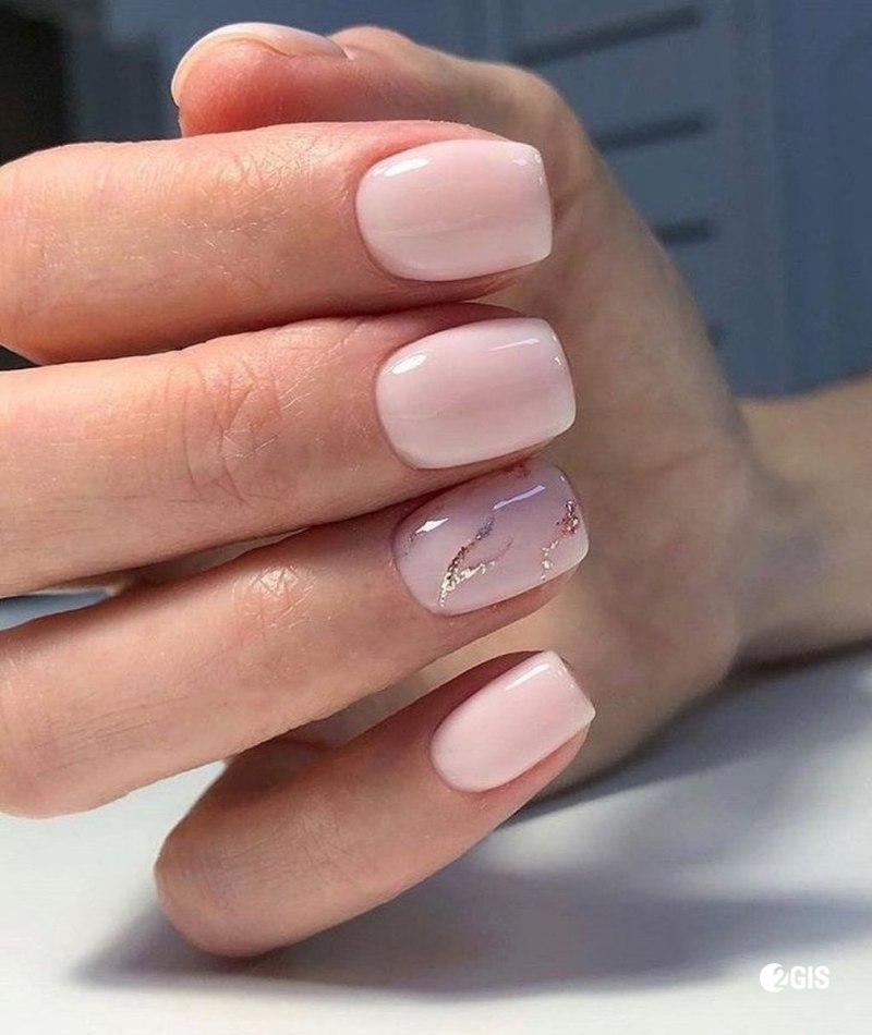 Маникюр на короткие ногти нежные