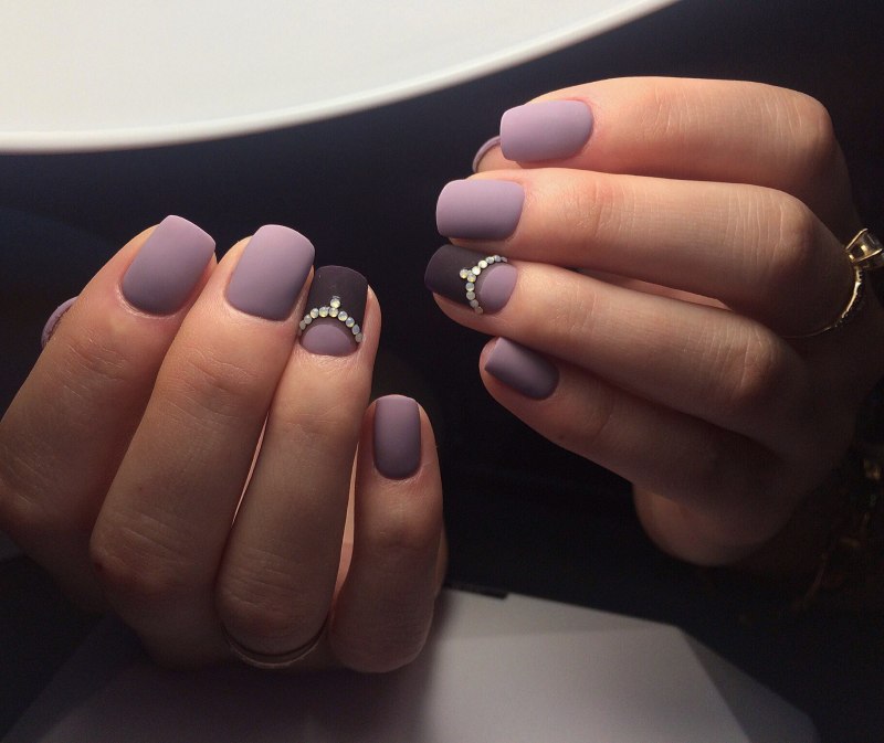 Ногти короткие