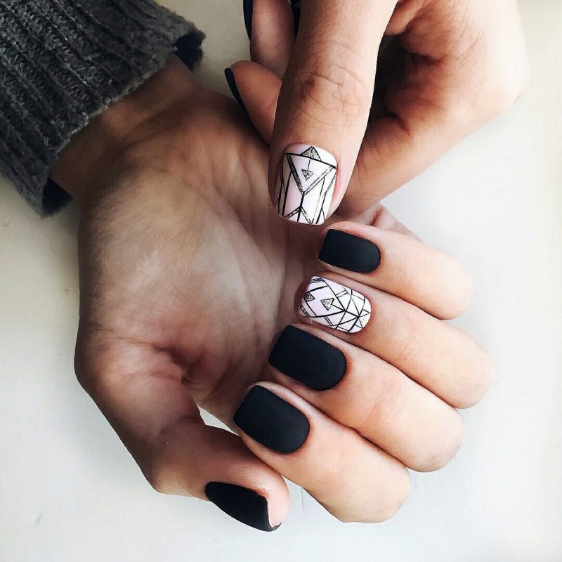 Геометрия на большом пальце маникюр