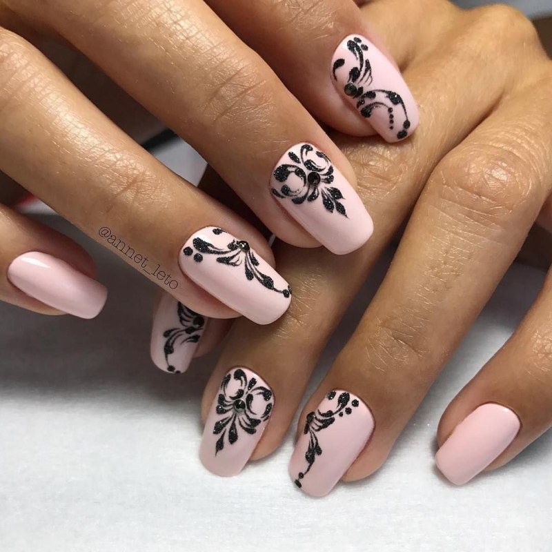 Красивый маникюр с рисунком