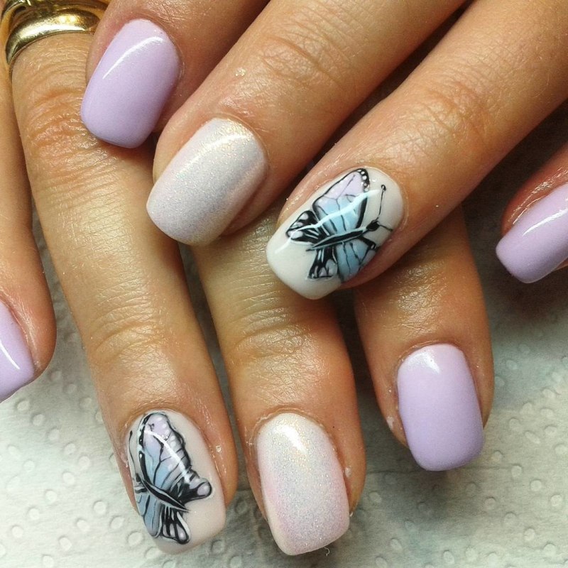 Бабочки на ногтях