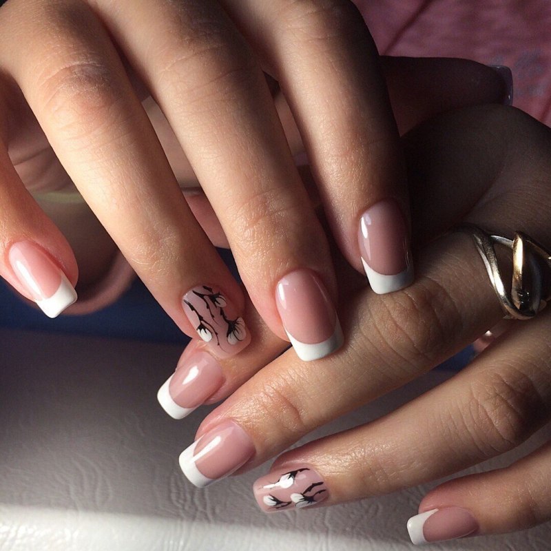 Нарощенные ногти френч квадрат