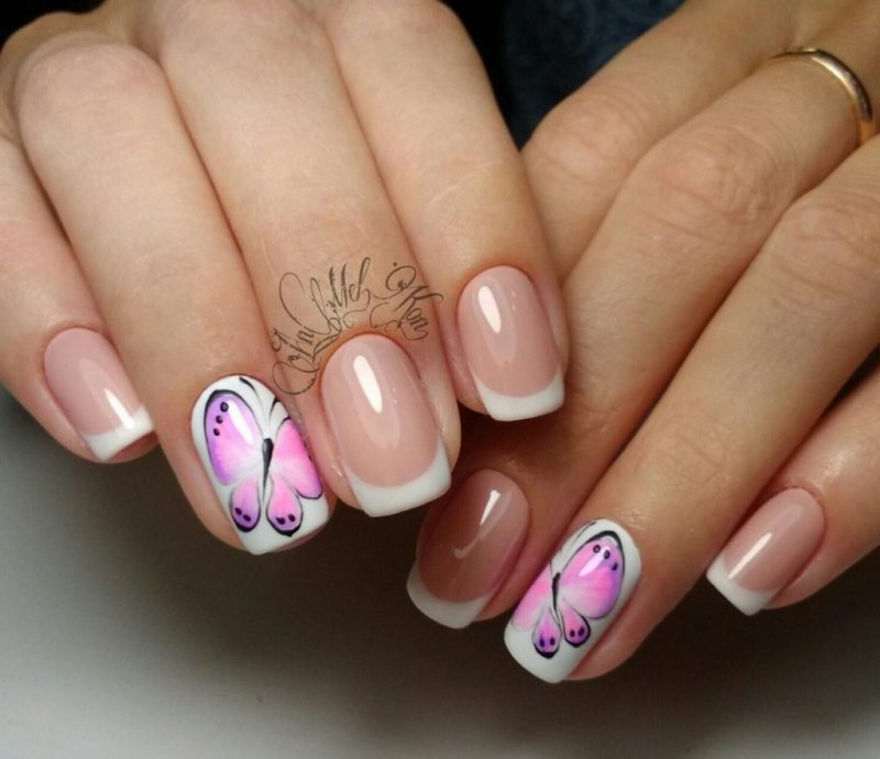 Французский маникюр с бабочкой