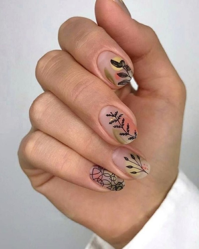 Осенний маникюр с веточками